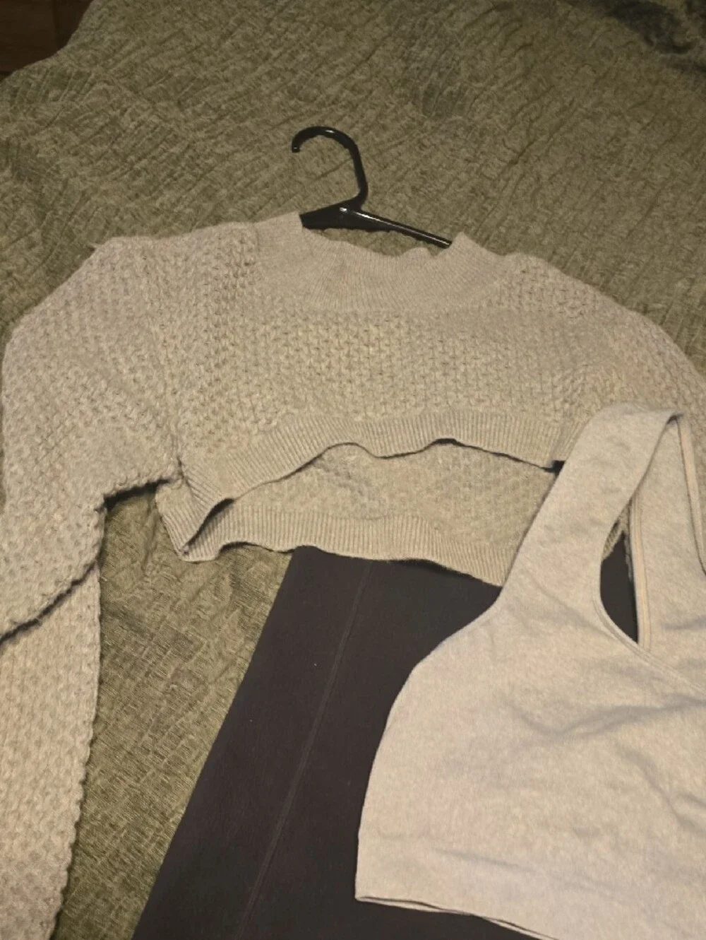 Womens Soft Like New Alo oggers With Crop & Sports Bra